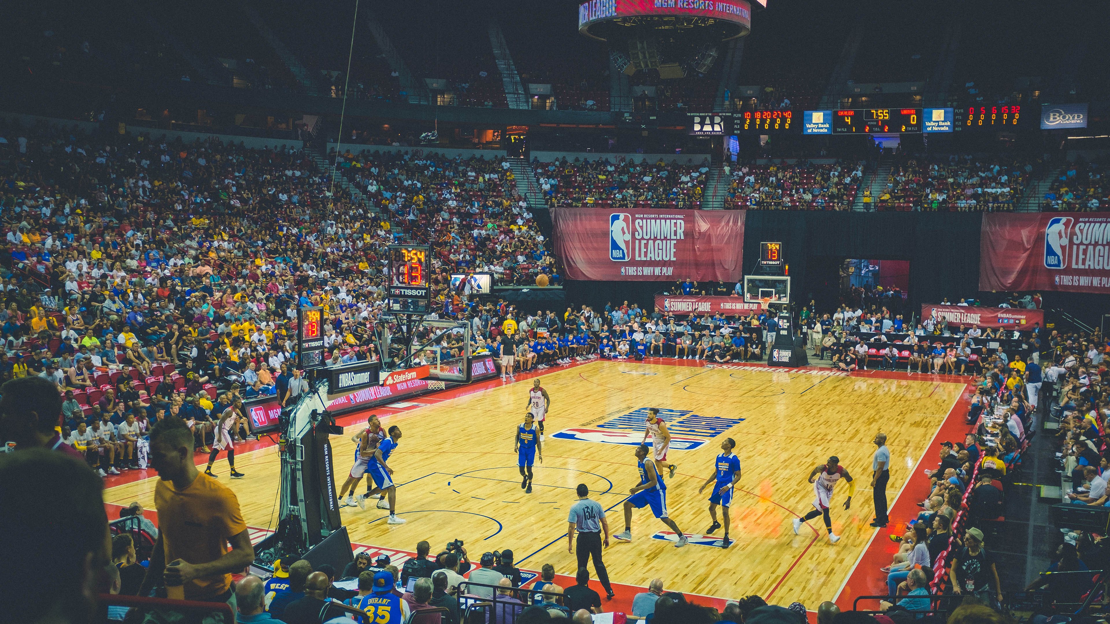 新一代电竞装备面市，助力玩家迈向巅峰，中国电竞的新一代