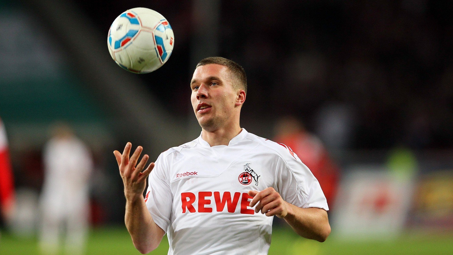 欧冠经典战役：那些令人热血沸腾的瞬间，欧冠经典之战